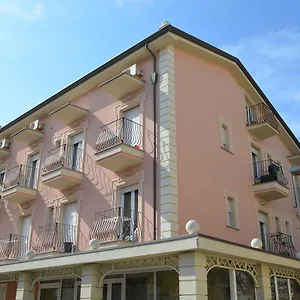residence-uno-studiosuites.emilia-romagnahotels.net/